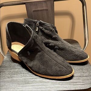 Catherine Malandrino Black Textured Ankle Booties